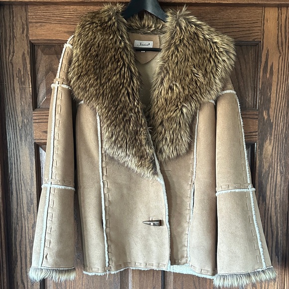 Penny Layne Jacket with Faux Fur Collar - Picture 1 of 3